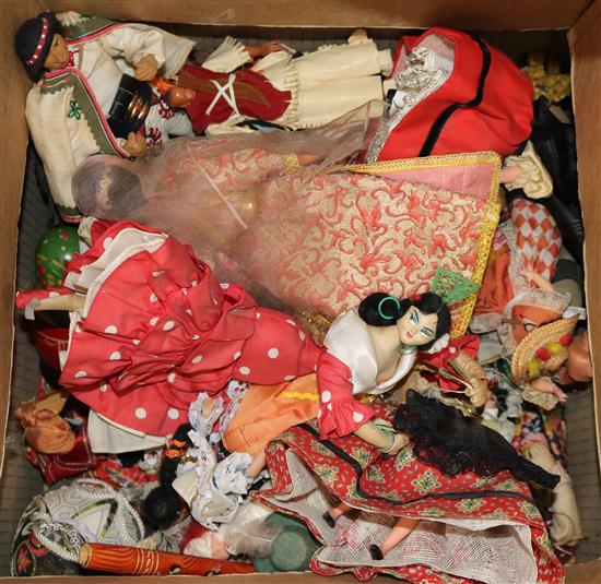 A quantity of Continental dolls